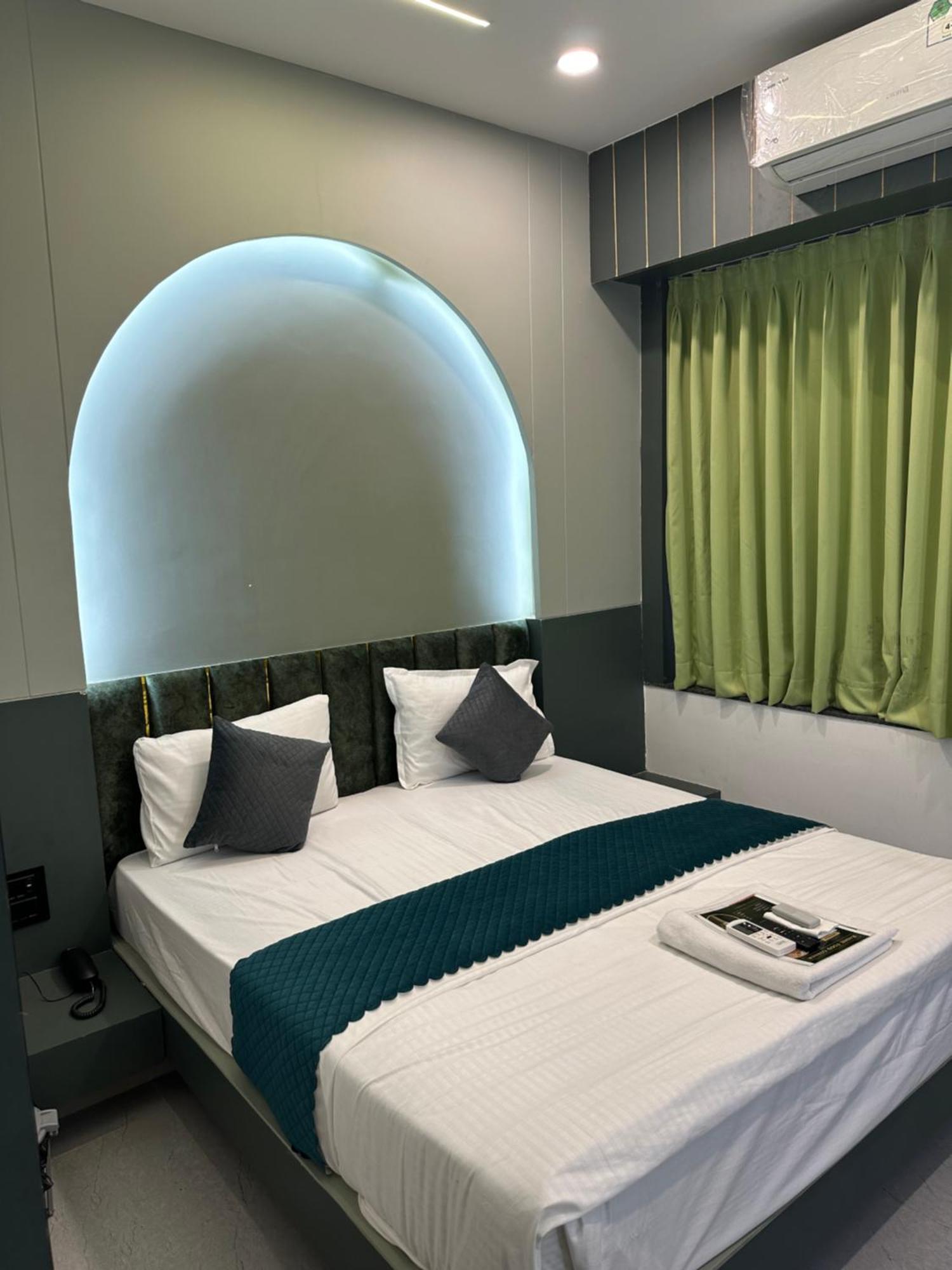 Hotel Victoria Prime Surat Luaran gambar
