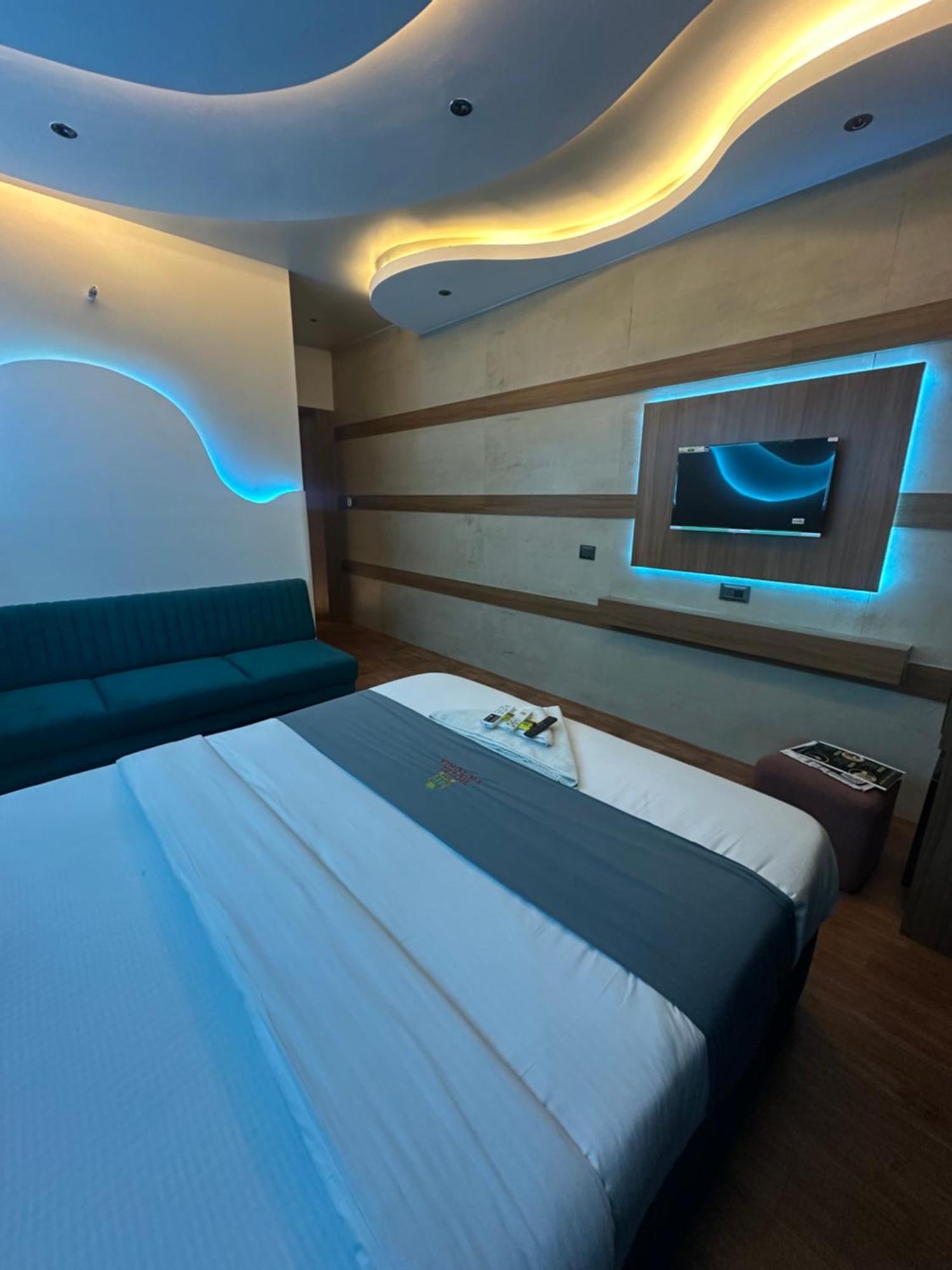 Hotel Victoria Prime Surat Luaran gambar