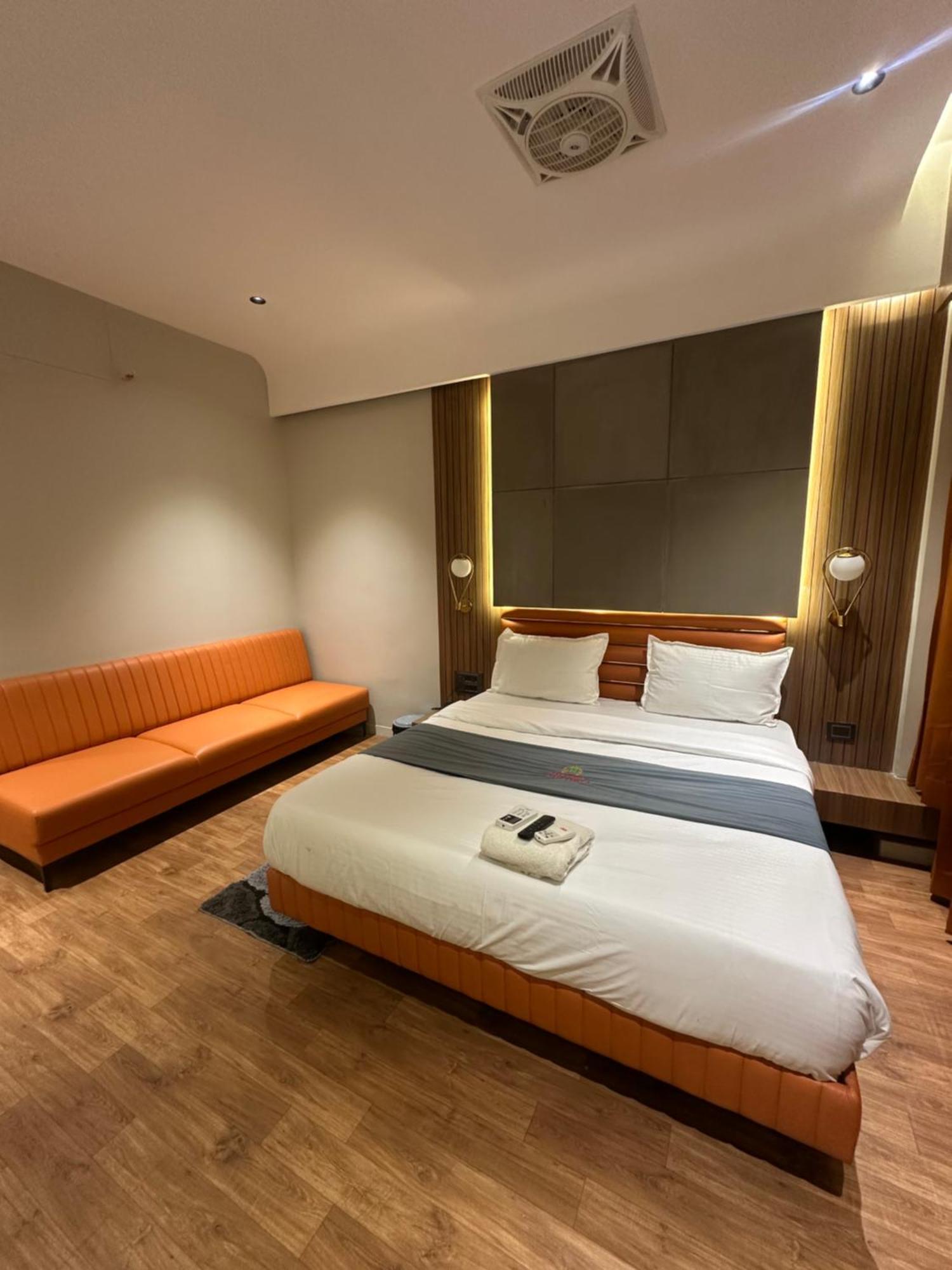 Hotel Victoria Prime Surat Luaran gambar