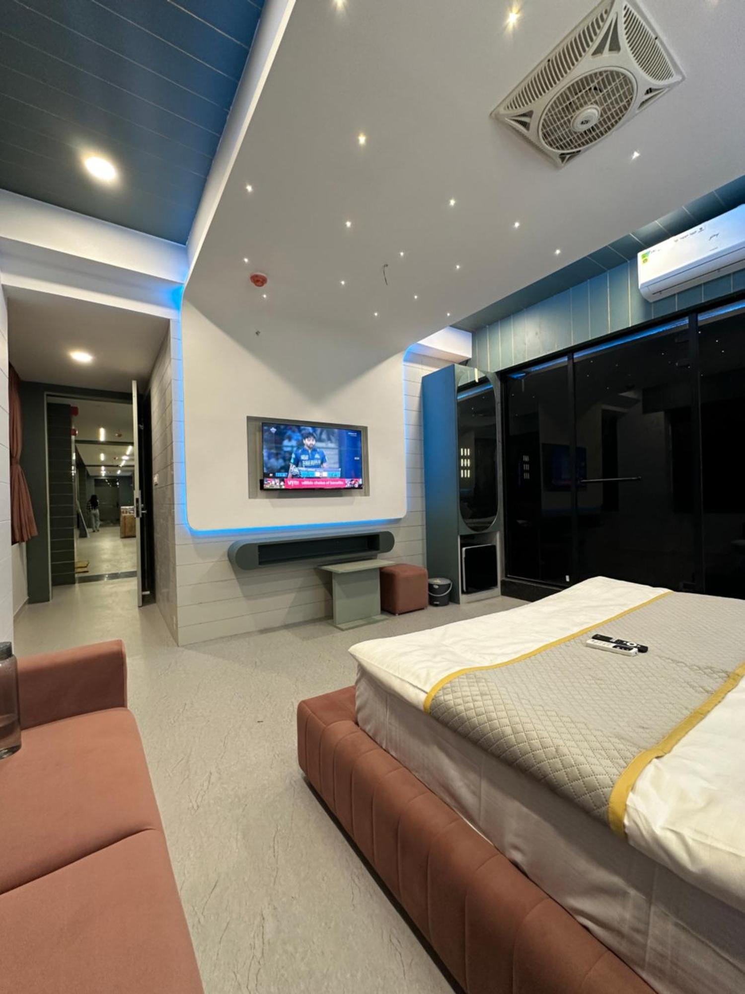 Hotel Victoria Prime Surat Luaran gambar