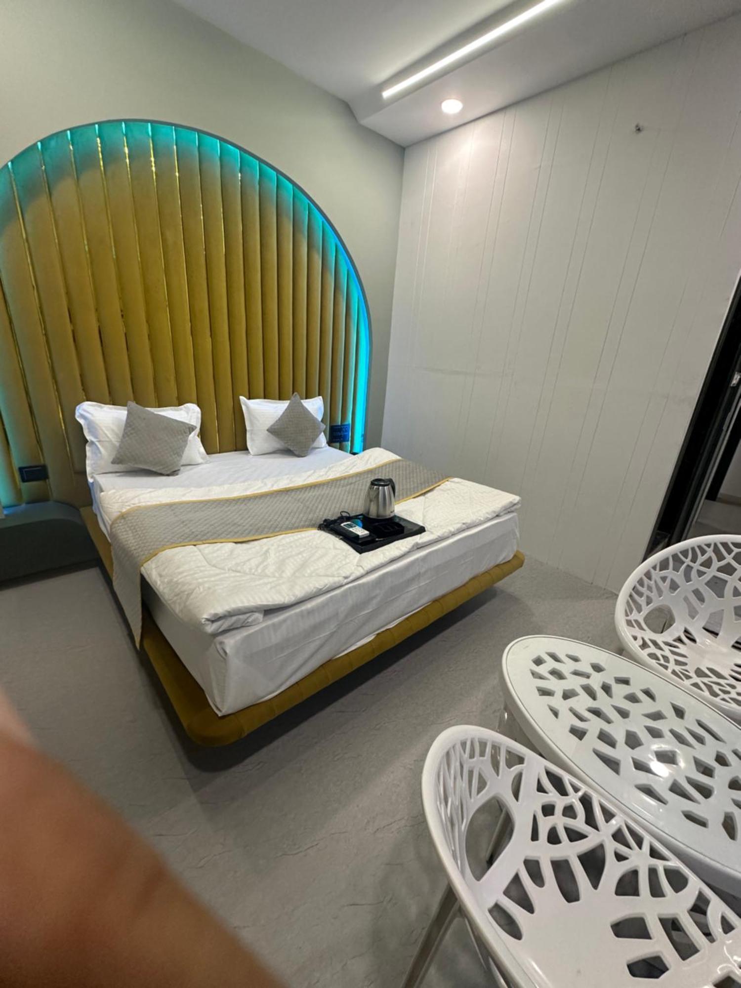 Hotel Victoria Prime Surat Luaran gambar