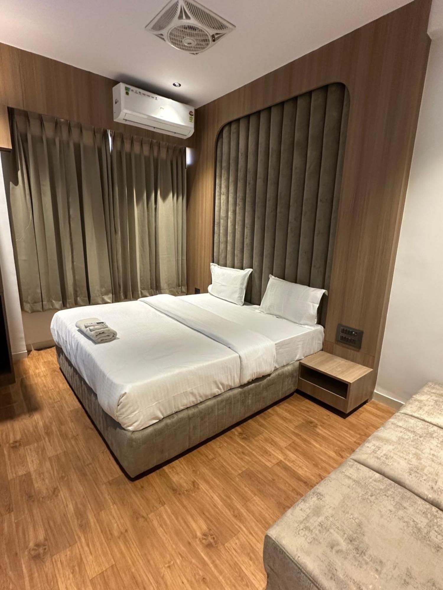 Hotel Victoria Prime Surat Luaran gambar