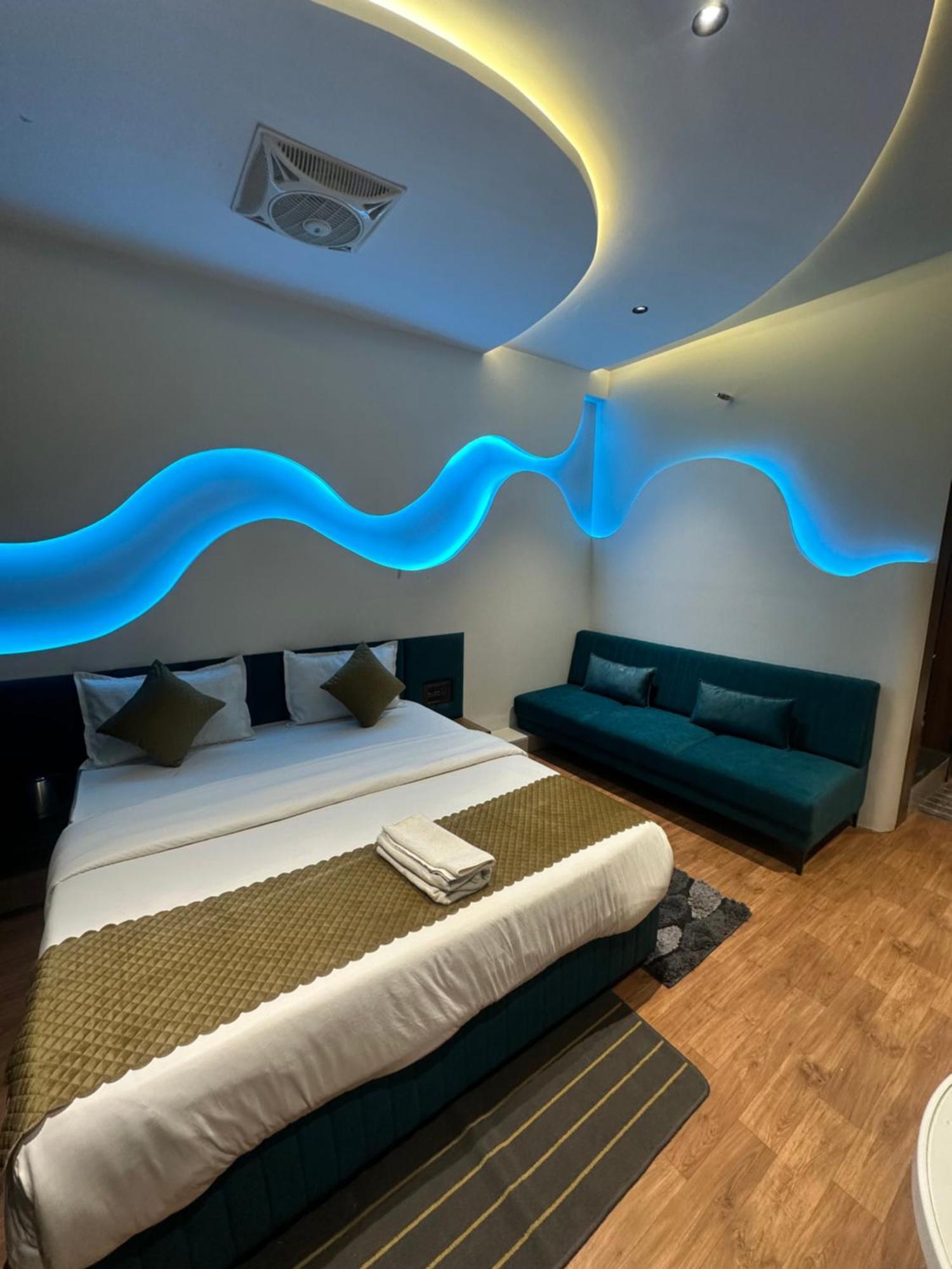 Hotel Victoria Prime Surat Luaran gambar