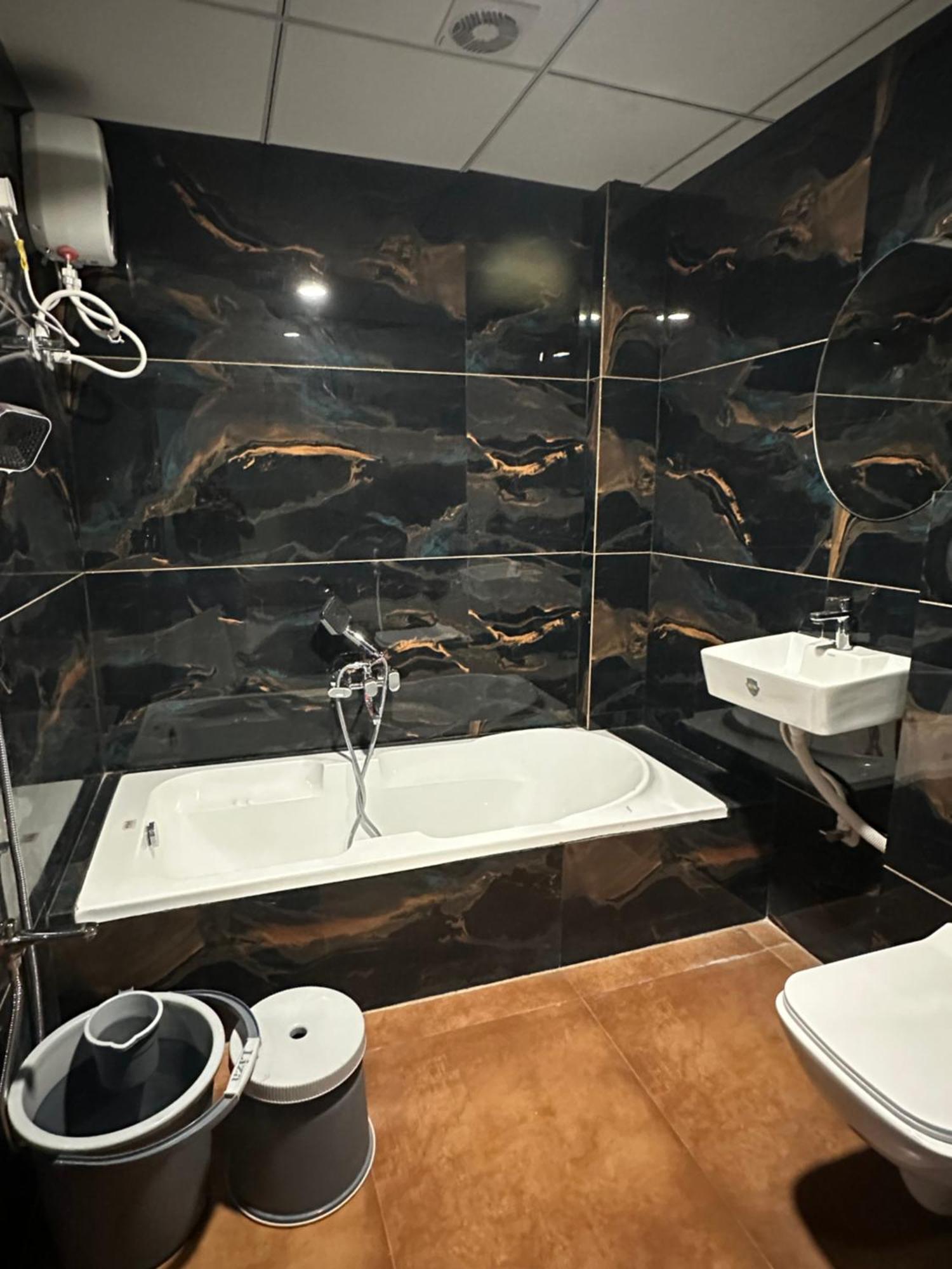Hotel Victoria Prime Surat Luaran gambar