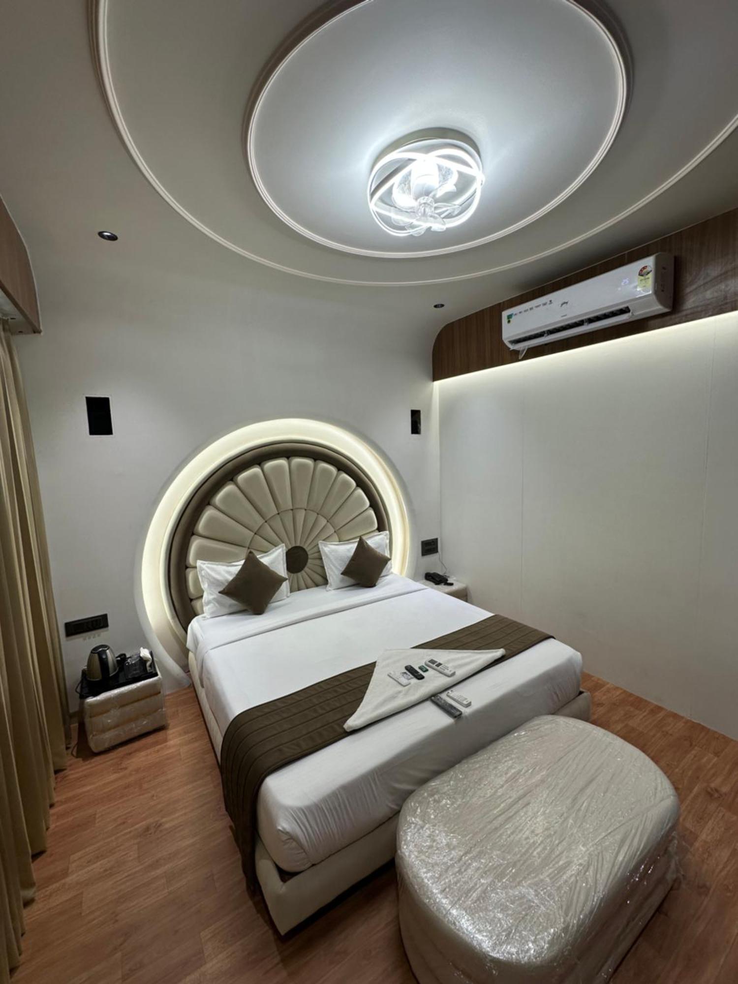 Hotel Victoria Prime Surat Luaran gambar