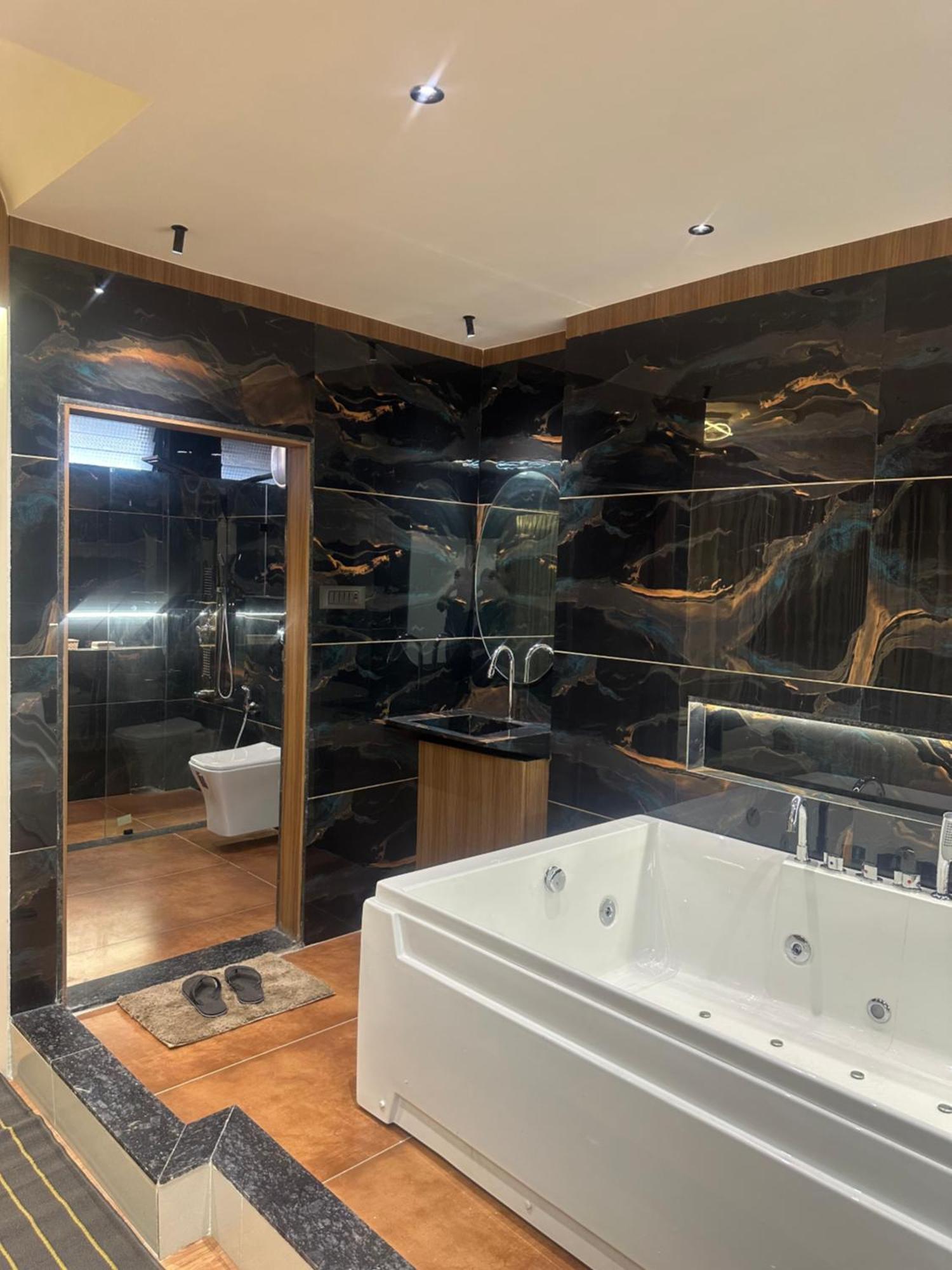 Hotel Victoria Prime Surat Luaran gambar